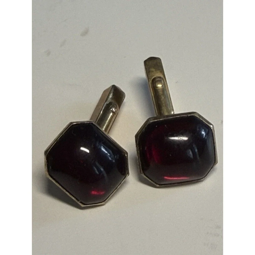 Vintage Swank Cufflinks Synthetic Ruby Garnet Red Glass Gold Tone Toggle Stylish
